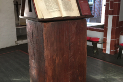 Lesepult-Gotthardtkirche-02