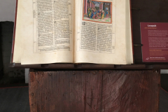 Lesepult-Gotthardtkirche-08